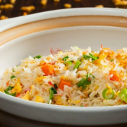 金蒜蟹肉沙窝炒饭 Crab Meat &amp; Garlic Fried Rice